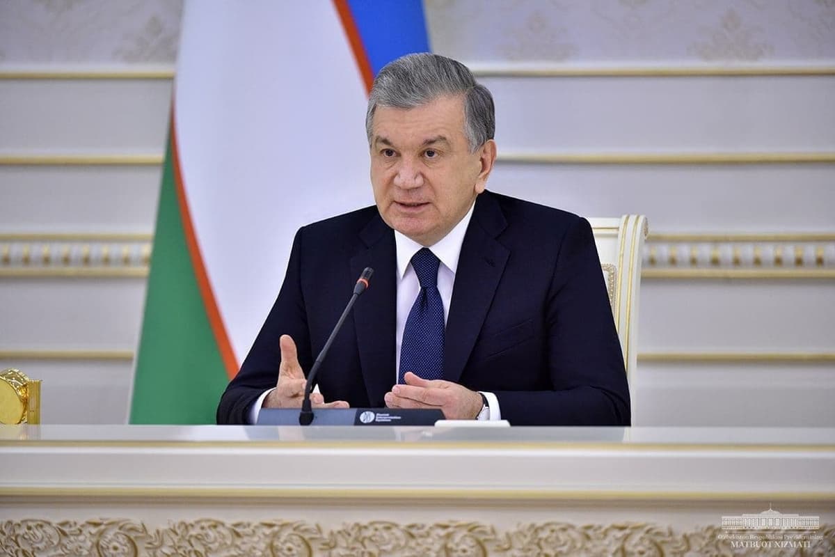 President Mirziyoyev urges national air carrier to reduce ticket prices