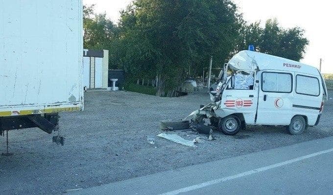 Buxoro viloyatida tez yordam mashinasi ishtirokidagi YTHda ikki kishi halok bo‘ldi