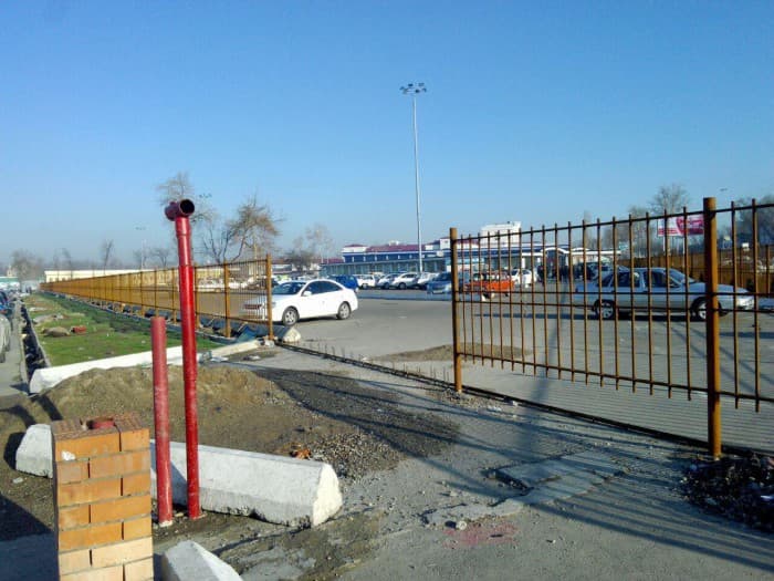 «Farhod» avtomobil ehtiyot qismlari bozori har bir savdo joyi dezinfeksiya anjomlari bilan jihozlangandan so‘ng o‘z ishini davom ettiradi - IIBB