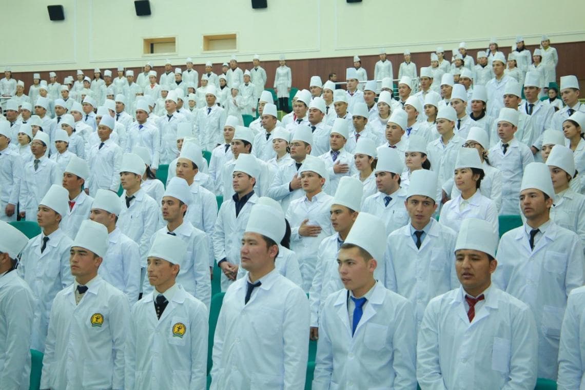 Tibbiyot OTMlarini davlat granti asosida bitirganlar 1 yilgacha vaziyat og‘ir bo‘lgan hududlarga jalb qilinadi - Prezident farmoni