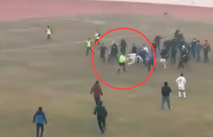 Video: Farg‘onada Pro-liganing hal qiluvchi o‘yini ommaviy tartibsizlik bilan tugadi