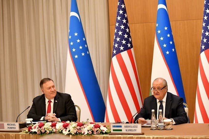 Abdulaziz Komilov va Maykl Pompeo telefon orqali muloqot qildi 