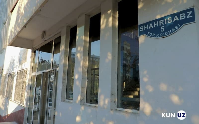«Ilmning ertangi kuniga ishonchimizni yo‘qotyapmiz» – o‘zbek tilshunos va adabiyotshunoslari o‘zlari qoldirilgan tashlandiq binodan ko‘chishni istaydi