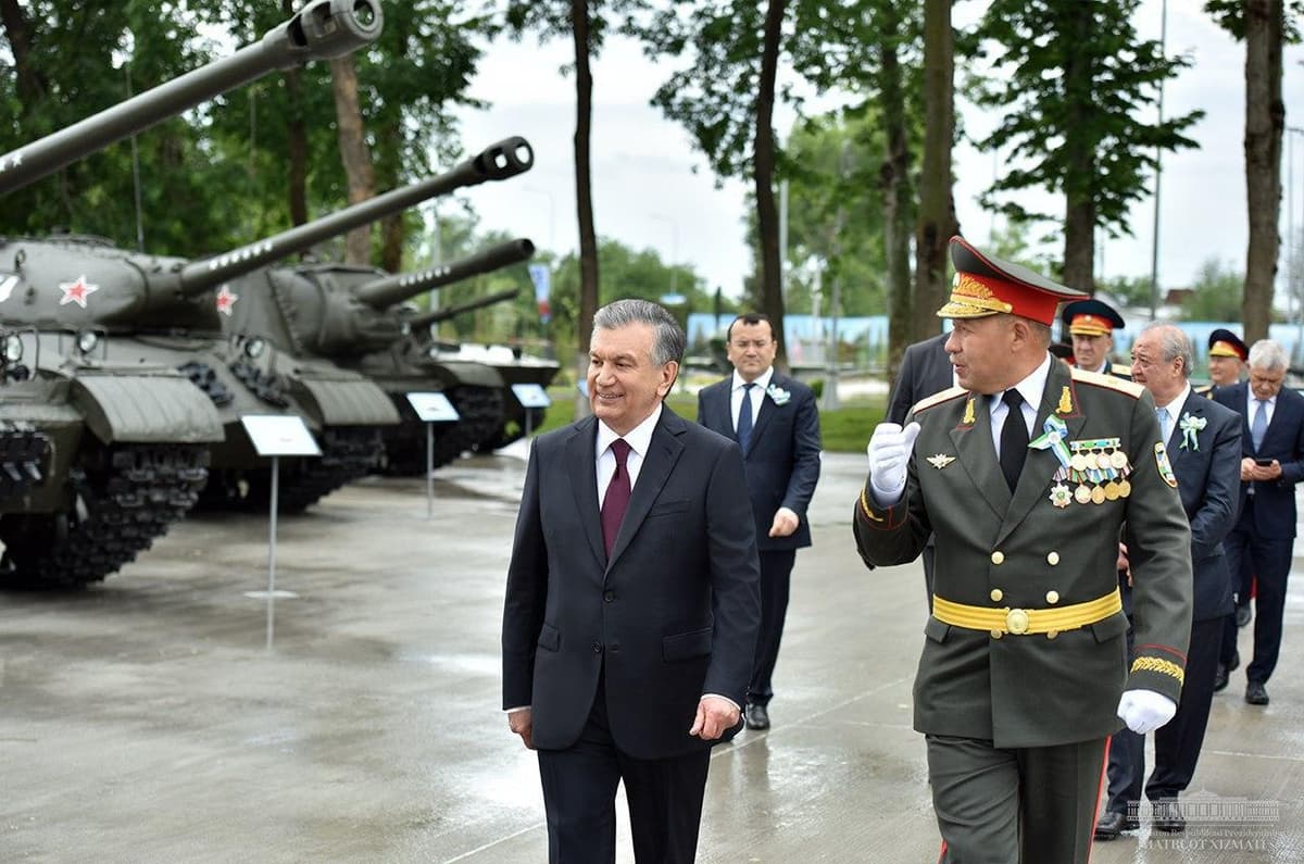 Shavkat Mirziyoyev G‘alaba bog‘idagi Shon-sharaf muzeyini ko‘zdan kechirdi