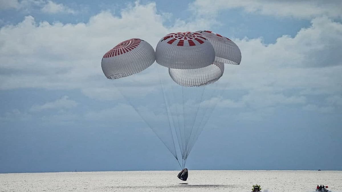 SpaceX kemasi tarixdagi birinchi noprofessional ekipaj bilan Yerga qaytdi