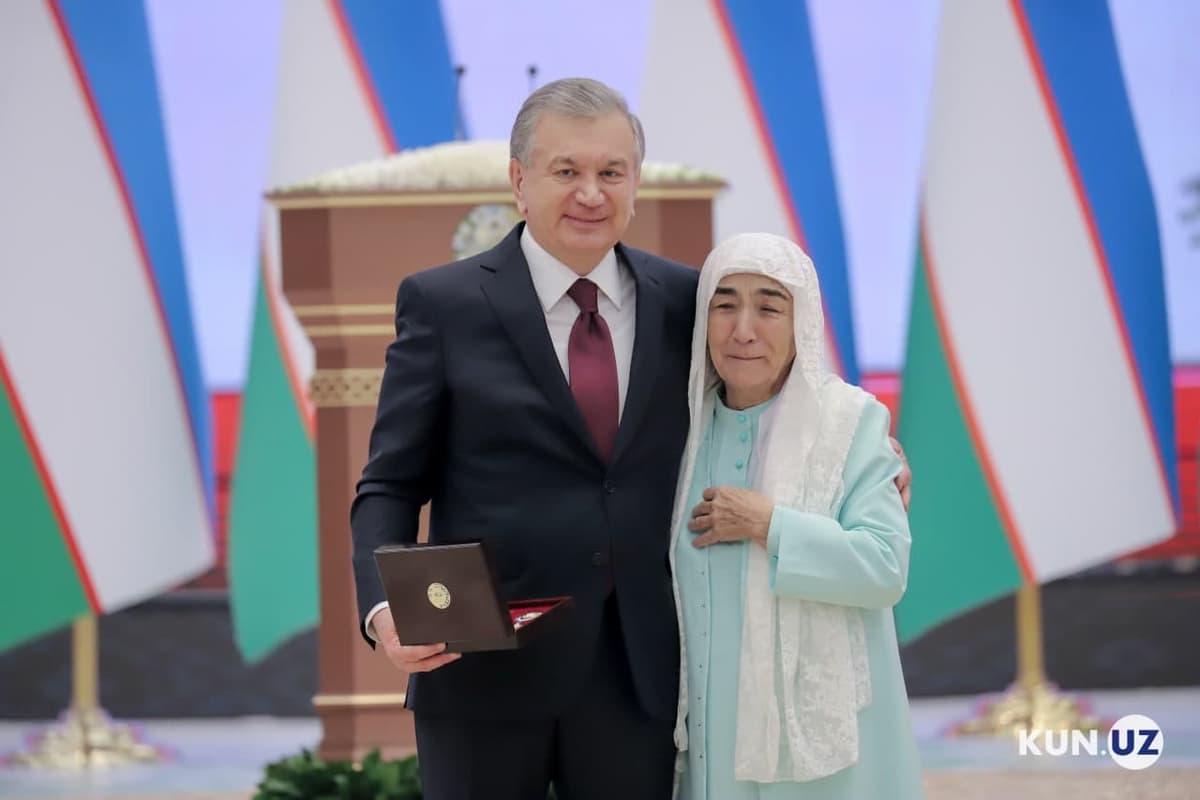 Fotojamlanma: Prezident O‘zbekiston xotin-qizlariga tabrik yo‘llab, ularning bir guruhini mukofotladi