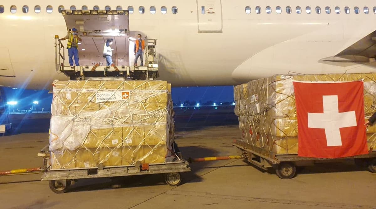Shveytsariya tomonidan taqdim etilgan 1 milliondan ortiq tibbiy niqoblar O‘zbekistonga olib kelindi