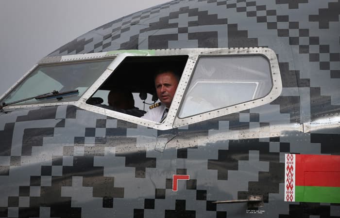 Belarus samolyotlariga Yevropa ittifoqi ustidan uchish taqiqlandi 