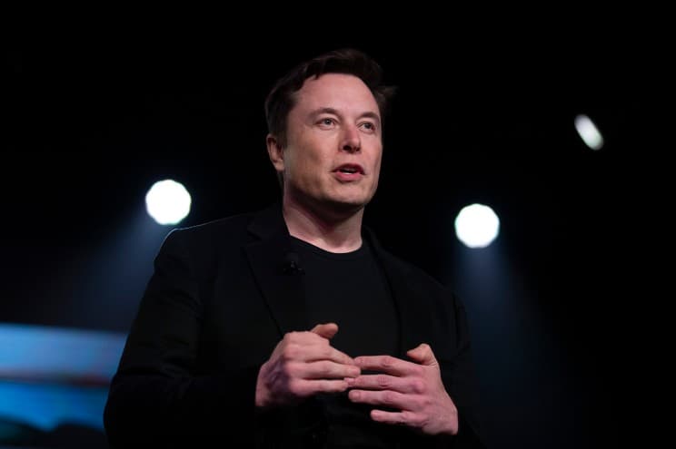 Ilon Mask yirik shartnoma hali imzolanmaganini aytgandan keyin Tesla aksiyalari arzonlashib ketdi