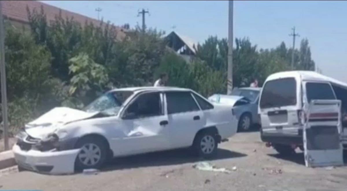Oltinko‘lda 3 ta avtomobil to‘qnashishi oqibatida bir kishi vafot etdi