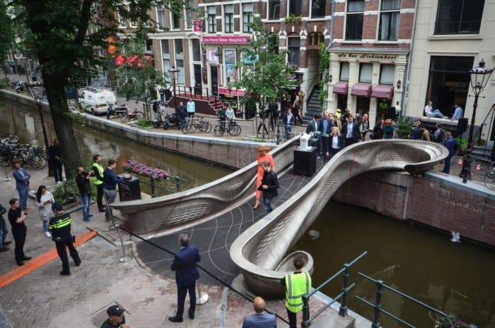 Amsterdamda 3D-printerda tayyorlangan ko‘prik foydalanishga topshirildi