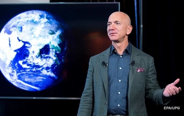 Jyeff Bezos zararli chiqindilarni fazoga jo‘natishni taklif qildi