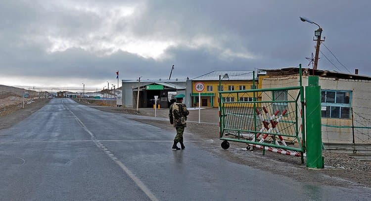 Tojikiston o‘z fuqarolarini Qirg‘izistonga bormaslikka chaqirdi