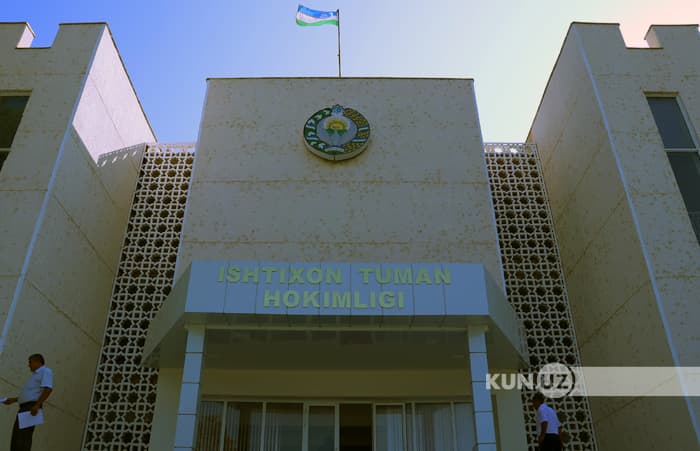 Иштихонда ҳокимлик матбуот хизмати ходими журналист камерасининг хотира картасини «еб қўйгани» айтилмоқда
