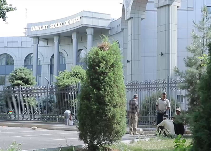 DSQ binosi oldidagi piyodalar yo‘lagi ta'mirlash uchun yopildi. Odamlar katta yo‘ldan yurishga majbur