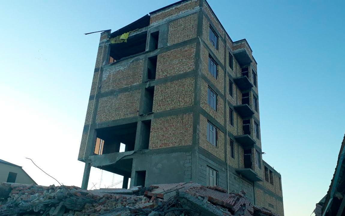 «O‘zstandart»: Jizzaxdagi binolar qulashiga sifatsiz mahsulot ishlatilgani asosiy sabab bo‘lgan