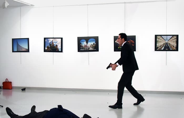 Turkiyada Rossiya elchisining o‘ldirilishiga aloqador kishilarga sud hukmi chiqarildi