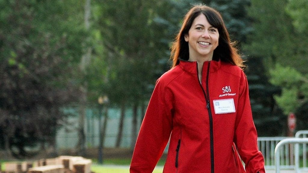 Bir yilda qariyb 6 mlrd dollar pulini xayriya ishlariga sarflagan Makkenzi Skottning boyligi avvalgidan ham ko‘paydi
