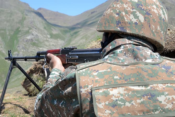 Арманистон ўз позицияларининг Озарбойжон армияси томонидан ўққа тутилганини маълум қилди
