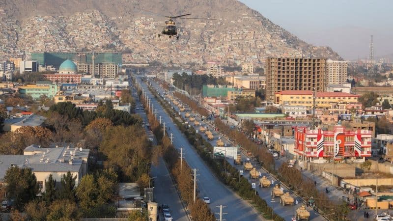 Toliblarning harbiy paradi. Afg‘onistondagi yangi hukumat qo‘lga kiritilgan texnikalarni namoyish etdi