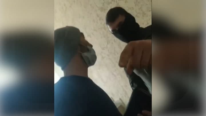 Tomskda O‘zbekiston fuqarosini kaltaklagan mulozimga nisbatan jinoiy ish qo‘zg‘atildi 
