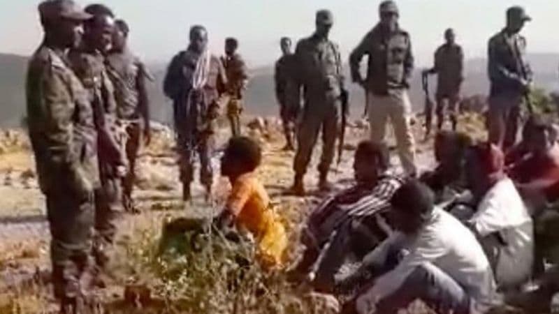 Internetda Efiopiya armiyasi qatliom uyushtirgani tasvirlari tarqaldi. Hukumat bu videolar dalil emasligini aytmoqda