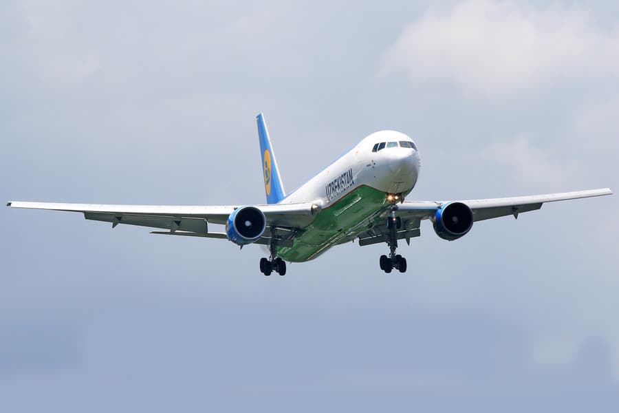 Transport vazirligi: Ukrainadan evakuatsiya qilinayotgan fuqarolar uchun aviachiptalar bepul