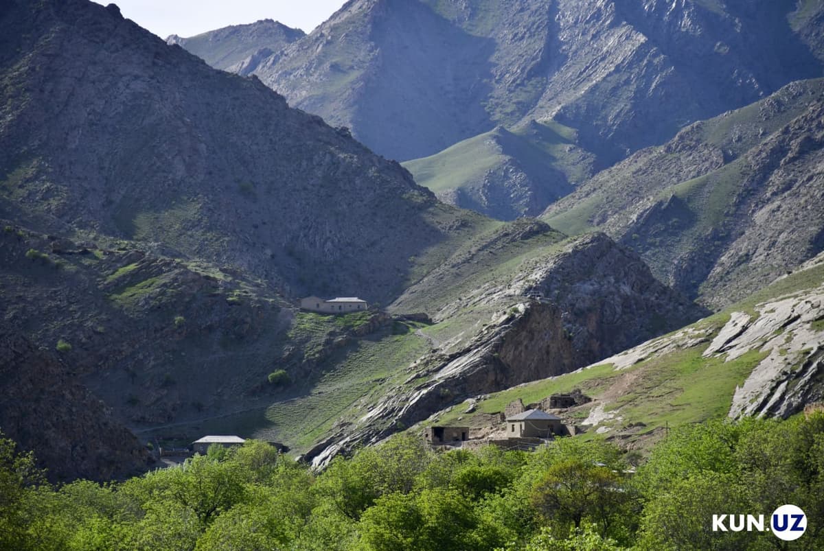Foto: Tog‘lar bag‘ridagi Sentob qishlog‘i