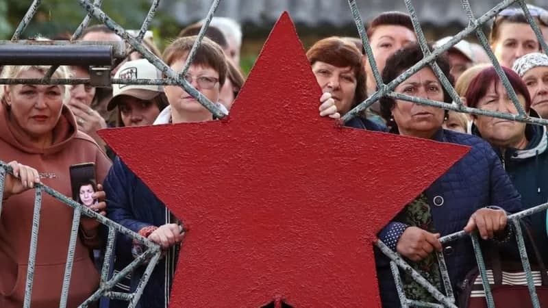 «Otam shunchaki - qo‘rqoq». Safarbarlik qanday qilib rus oilalarni bir-biridan ajratmoqda?