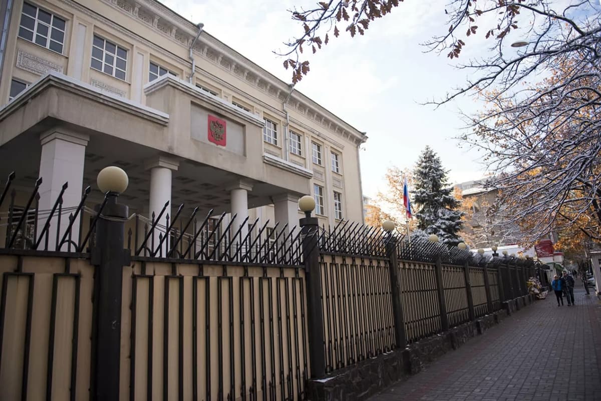 Bishkekda Rossiya elchixonasi yaqinida mitinglar o‘tkazish taqiqlandi