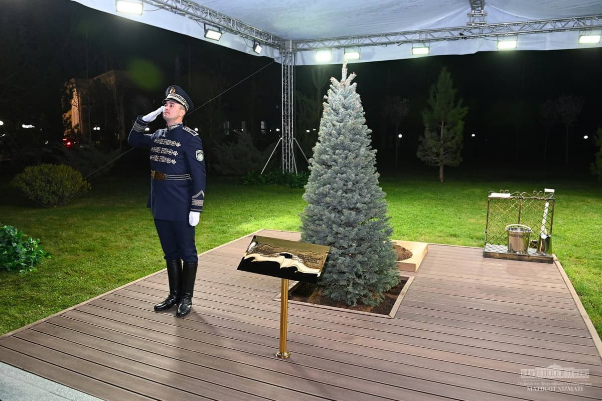 Shavkat Mirziyoyev va Rajab Toyyib Erdo‘g‘an Ko‘ksaroydagi xiyobonga ko‘chat o‘tqazdi