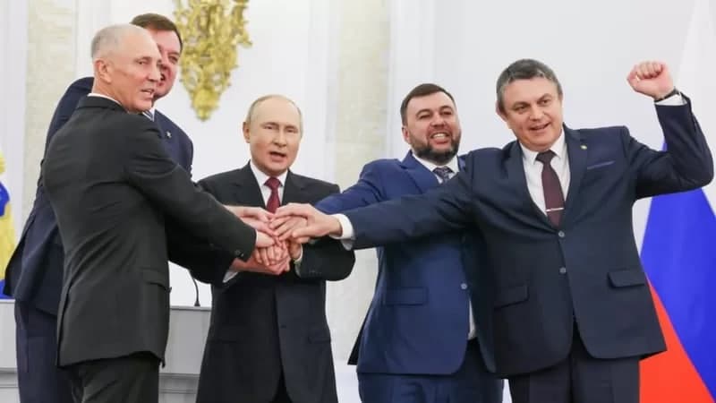«Endi avvalgidek bo‘lmaydi». Kremlda Ukraina hududlarini qo‘shib olish to‘g‘risidagi shartnomalar imzolandi