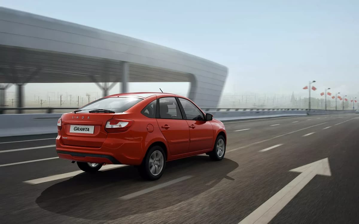 «АвтоВАЗ» резко поднял цены на автомобили Lada