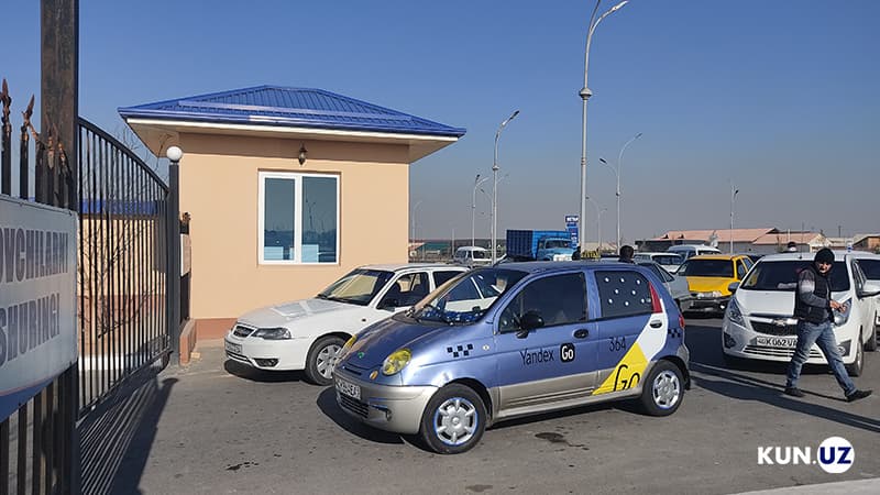 Вазирлик газ шохобчаларидаги чекловлар сабаб ҳайдовчилардан бензиндан фойдаланиб туришни сўради