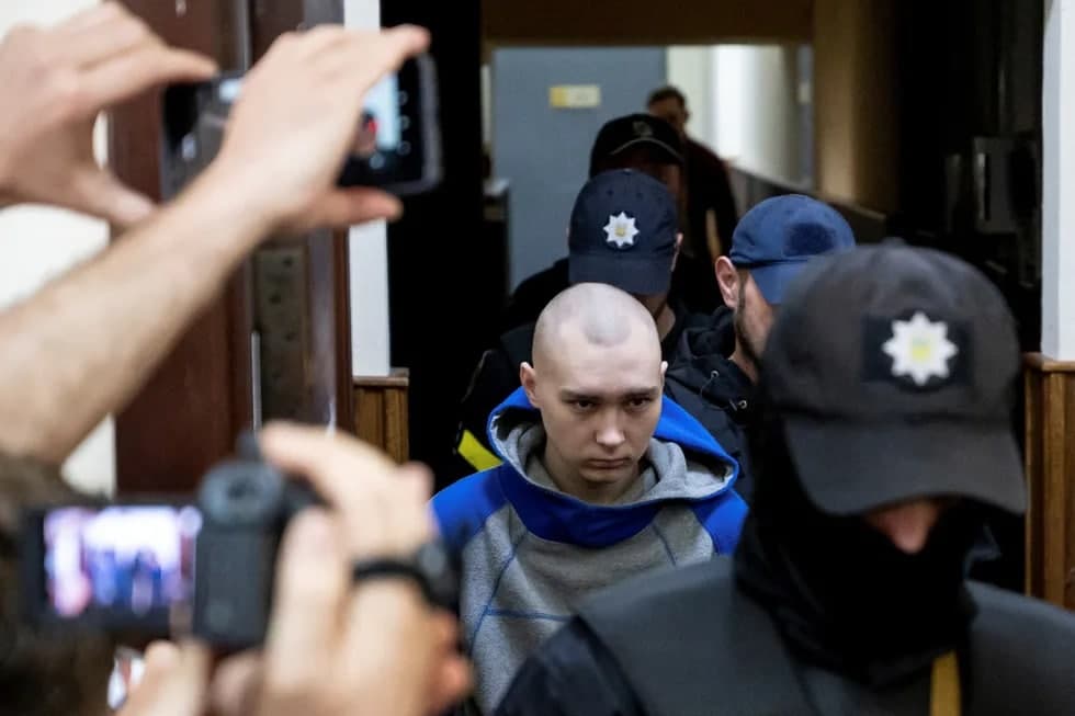 «Menga otishni buyurishdi». Rossiyalik harbiy sudda qurolsiz ukrainalikni o‘ldirganini tan oldi
