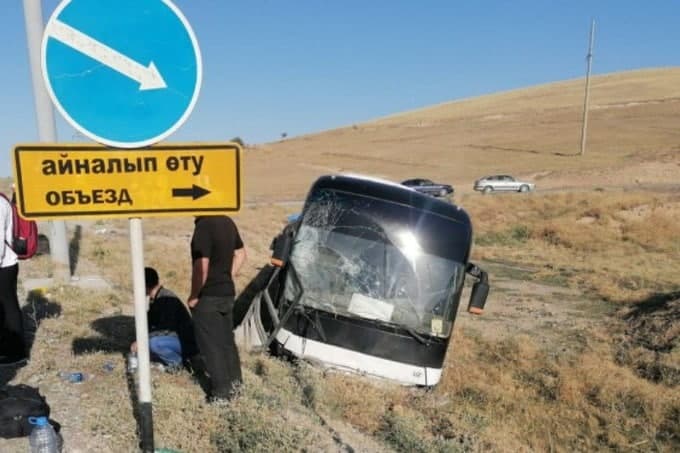 O‘zbekistondan Qirg‘izistonga ketayotgan avtobus Qozog‘istonda YTHga uchradi