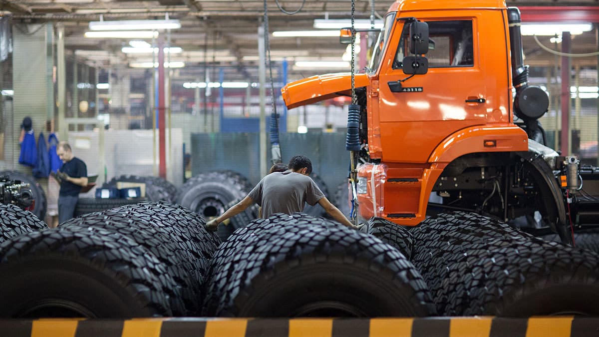 Российские автоконцерны могут остановить сборку в Казахстане