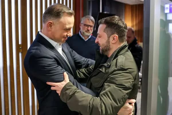 Zelenskiy Kiyevga qaytishdan oldin Duda bilan uchrashdi