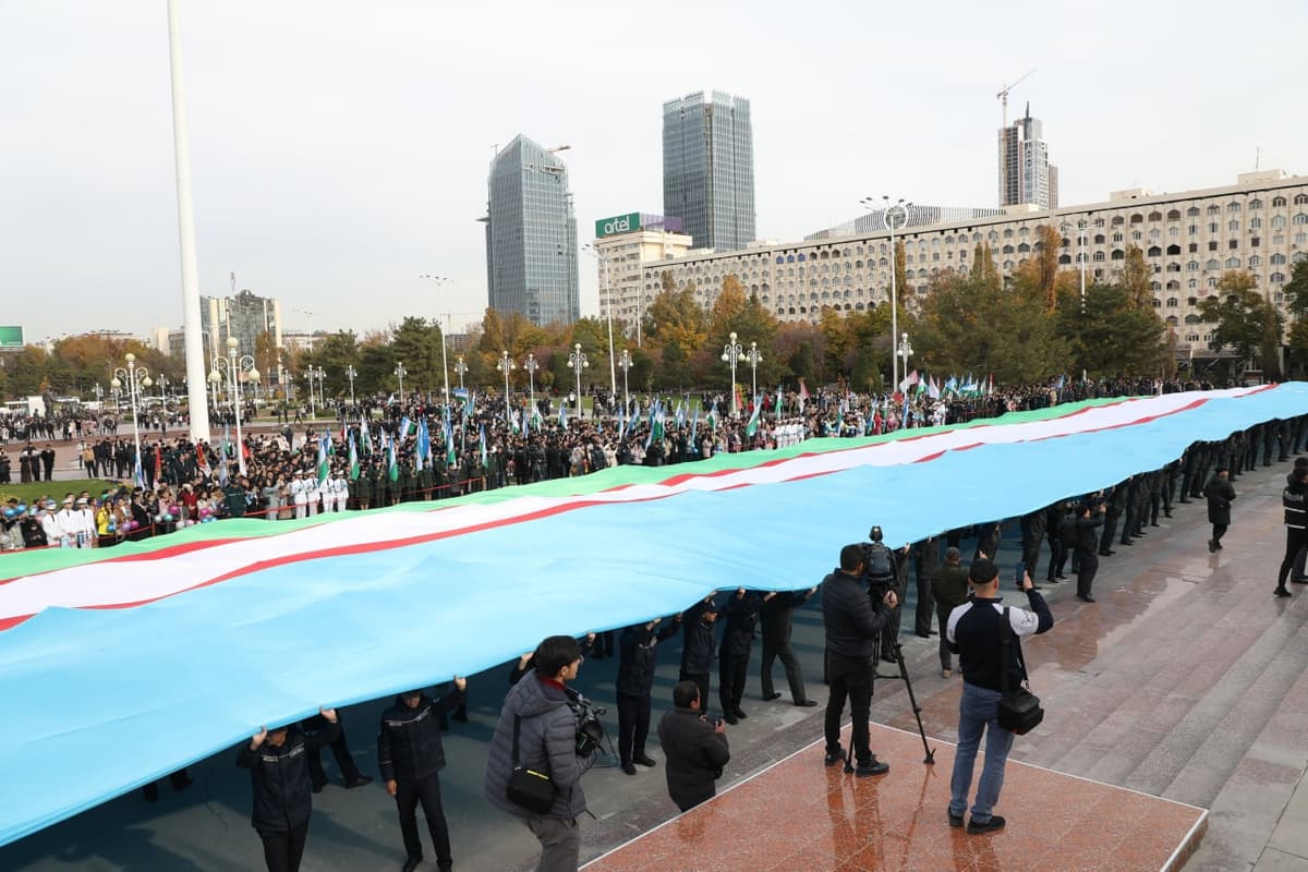 Toshkentda Davlat bayrog‘ining 31 yilligi munosabati bilan tadbirlar o‘tkazildi
