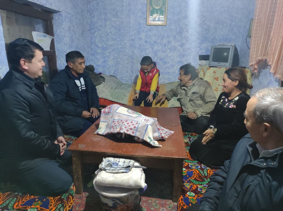 Qishloqlarda yotib ishlayotgan mas’ullar. Aholi muammolari bilan ishlashning yangi tizimi Oqqo‘rg‘onda sinovdan o‘tkazilmoqda