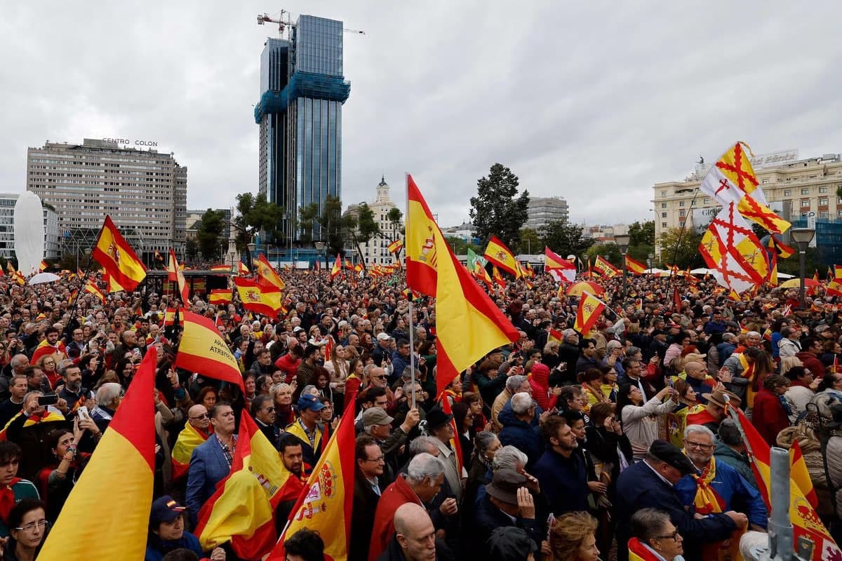 Madridda namoyishchilar kataloniyalik ayirmachilarga amnistiya berilishiga qarshi chiqdi