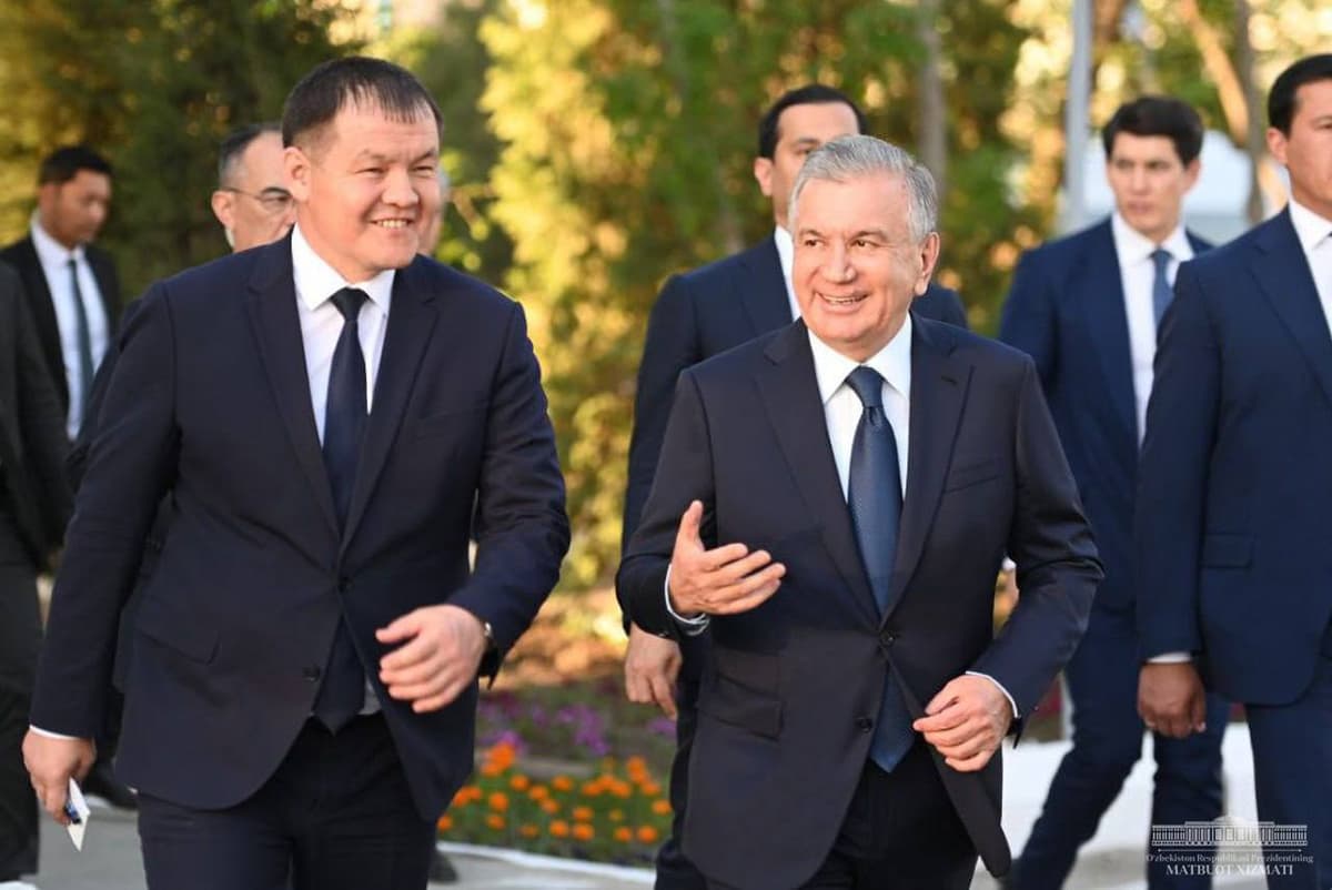 Prezident Nukus yoshlar texnoparkiga bordi, teatrda madaniy tadbirda ishtirok etdi