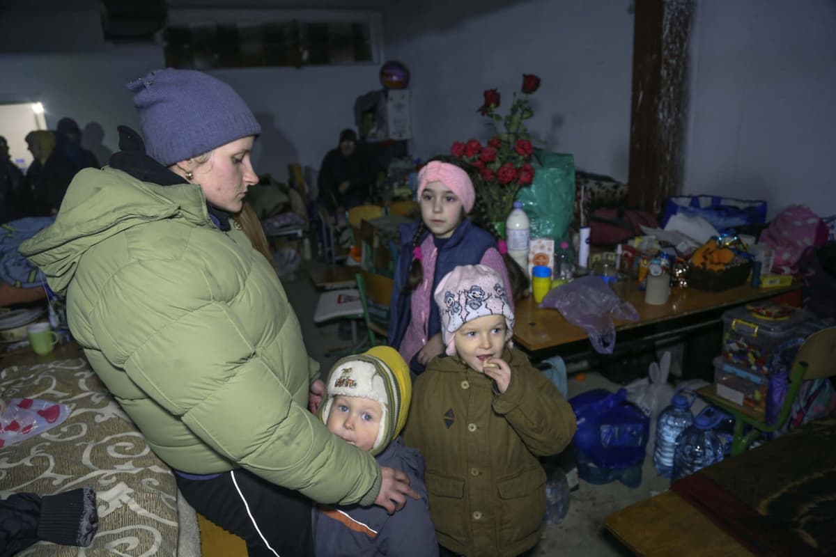 HRW: Ukrainadagi internatlarda bolalar haftalar davomida yerto‘lalarda yashiringan