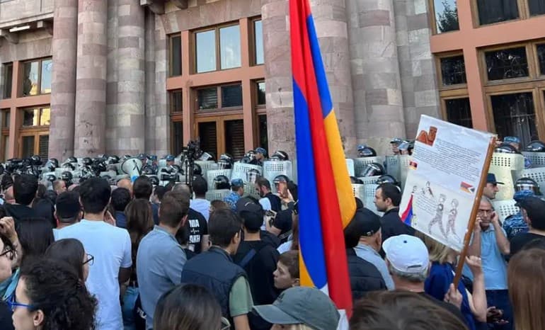 Yerevan sobiq meri Pashinyanga suiqasd tayyorlashda ayblanmoqda
