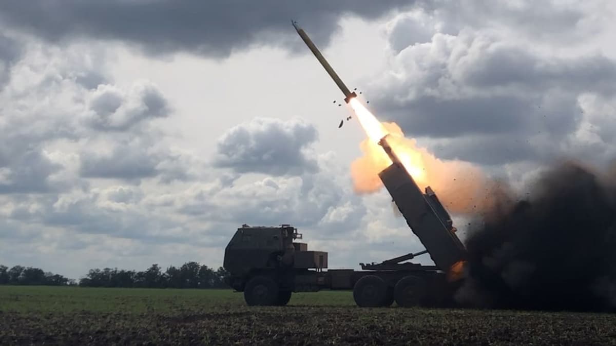 AQSh Rossiyaga zarba bermaslik uchun Ukrainaga yetkazilayotgan HIMARS imkoniyatlarini qisqartirdi