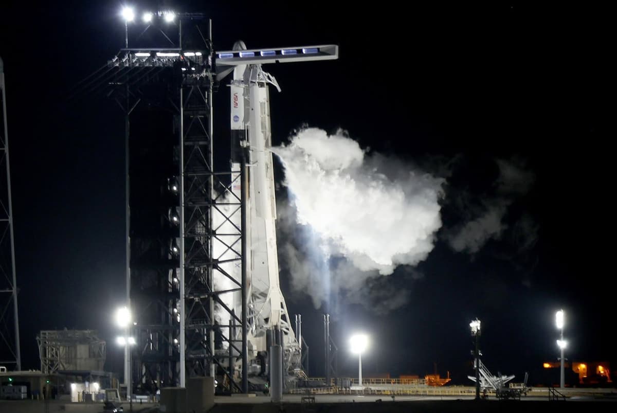 SpaceX kosmik kemaning XKSga parvozini startdan ikki daqiqa oldin kechiktirdi