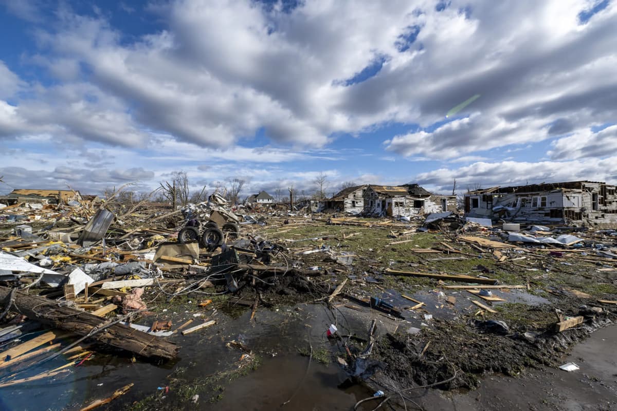 AQSh uzra kuchli tornado o‘nlab odamlarning o‘limiga sabab bo‘ldi 