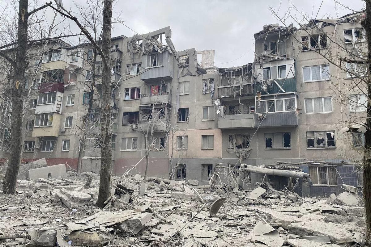 Rossiya Slovyanskni o‘qqa tutdi: uylar vayron bo‘ldi, halok bo‘lganlar bor 