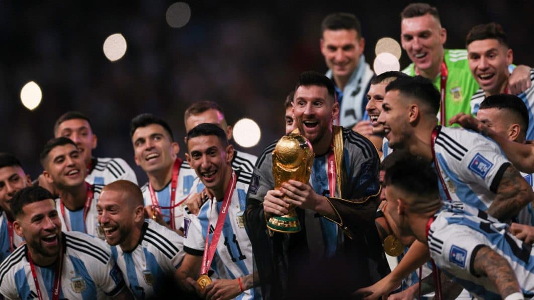 Argentina milliy jamoasi jahon kubogi bilan prezident saroyiga borishdan bosh tortdi 