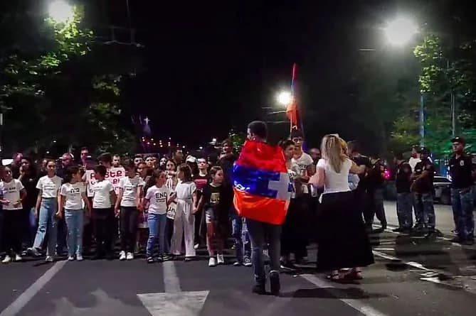 «Lochin» o‘tkazish punkti blokadasi: Yerevan va Stepanakertda mitinglar o‘tkazildi